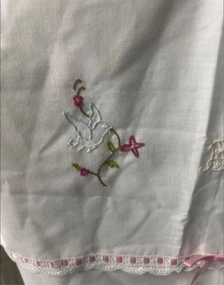 Sabana cuna bordada Bebé con lazos