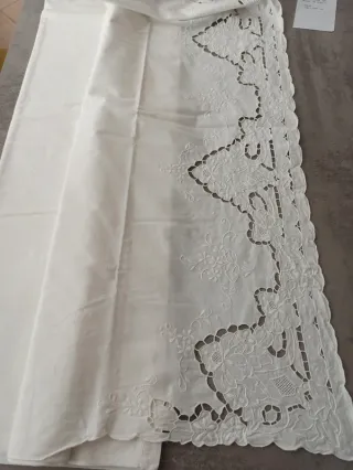 Lenzuolo matrimoniale ricamo intaglio 256x236 cm