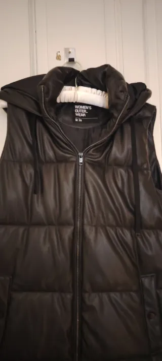 Chaleco largo efecto piel Zara Talla M