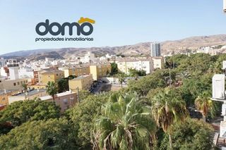 Piso en alquiler en Los Ángeles - Cruz de Caravaca en Almería