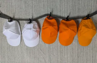 Confezione da 5 Cappelli (Bianchi e Arancioni)
