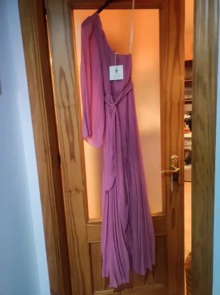 Vestido rosa largo con etiqueta