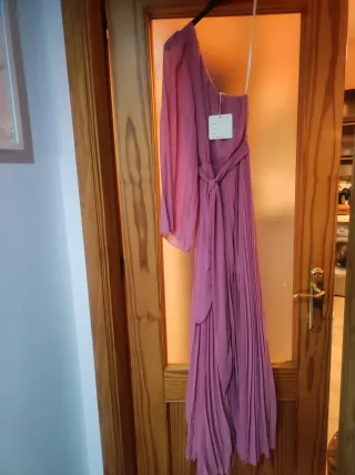 Vestido rosa largo con etiqueta