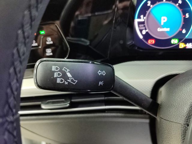 VOLKSWAGEN Golf Life 2.0 TDI DSG