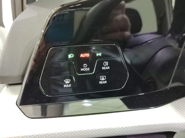 VOLKSWAGEN Golf Life 2.0 TDI DSG