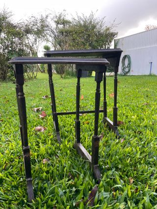 Mesa de metal e madeira