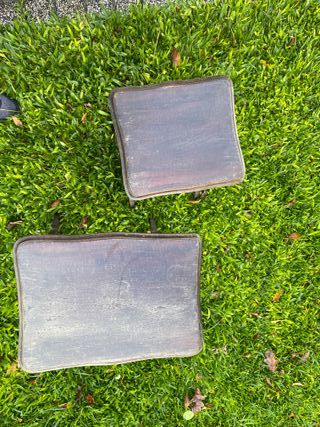 Mesa de metal e madeira