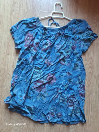 Blusa azul flores grandes