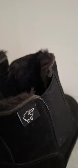 Stivali neri in pelle scamosciata e pelliccia