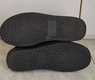 Stivali neri in pelle scamosciata e pelliccia