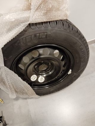 Neumático Michelin Latitude Tour 215/65 R16 98H