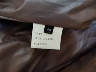 Abrigo acolchado con cuello de piel legítima