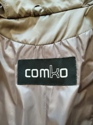 Abrigo acolchado con cuello de piel legítima