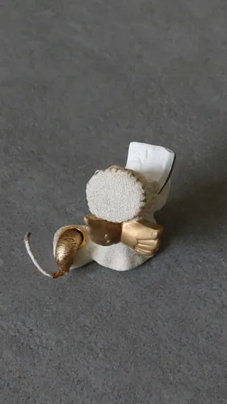 Angelo con candela decorativo