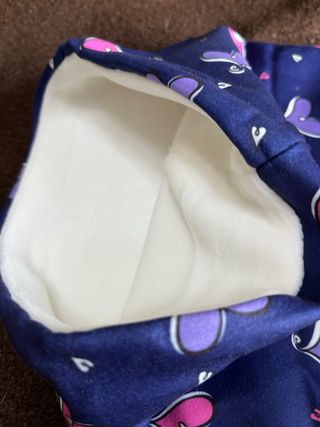 Scaldacollo blu con cuori rosa e viola