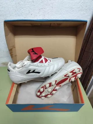 Botas de fútbol Futsal blancas y rojas