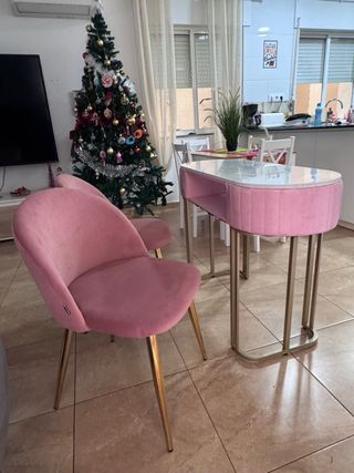 Mesa manicura y 2 sillas doradas