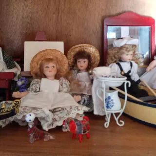 Collezione di Bambole Miniatura in Porcellana