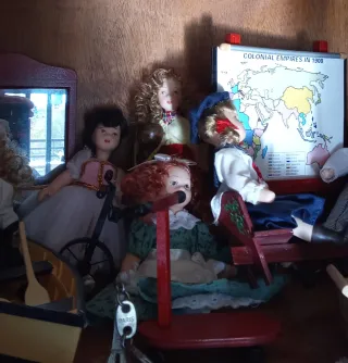 Collezione di Bambole Miniatura in Porcellana