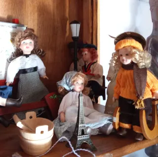 Collezione di Bambole Miniatura in Porcellana