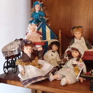 Collezione di Bambole Miniatura in Porcellana