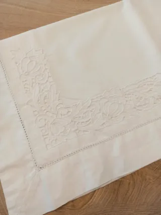 Set Lenzuola Matrimoniali Ricamate e due federe