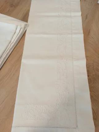 Set Lenzuola Matrimoniali Ricamate e due federe