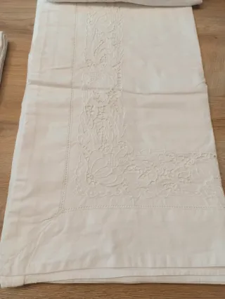 Set Lenzuola Matrimoniali Ricamate e due federe