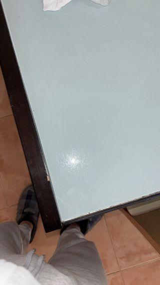 Mesa de comedor de cristal y madera