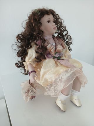 Bambola Ceramica Porcellana 35cm Seduta