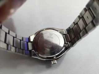 Reloj Guess Mujer Plata y Blanco con pedrería