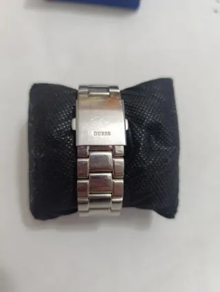 Reloj Guess Mujer Plata y Blanco con pedrería