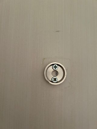 Colgador de pared metálico plateado