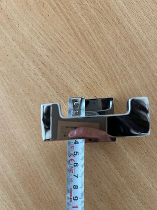 Colgador de pared metálico plateado