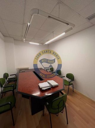 Local comercial en venta en La Chantría - La Lastra en León