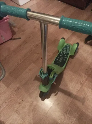 Patinete 3 ruedas verde y azul