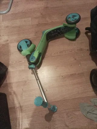 Patinete 3 ruedas verde y azul