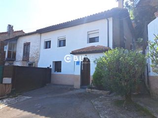 Casa adosada en venta en Pravia
