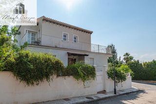 Chalet en venta en Barrio de la Vega en Monachil