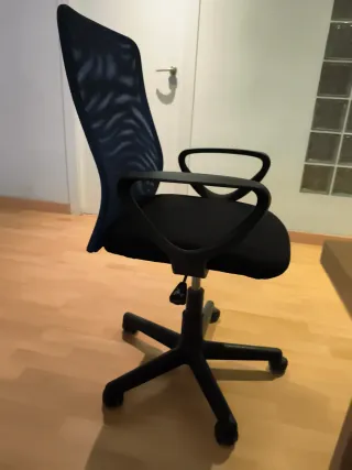 Set scrivania e sedia da ufficio