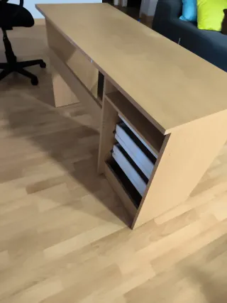 Set scrivania e sedia da ufficio