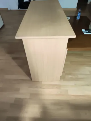 Set scrivania e sedia da ufficio