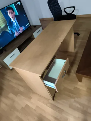 Set scrivania e sedia da ufficio