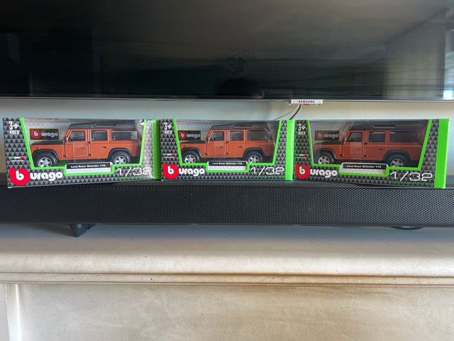 3 Burago Land Rover Defender 110 1/32