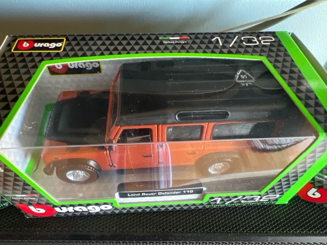 3 Burago Land Rover Defender 110 1/32