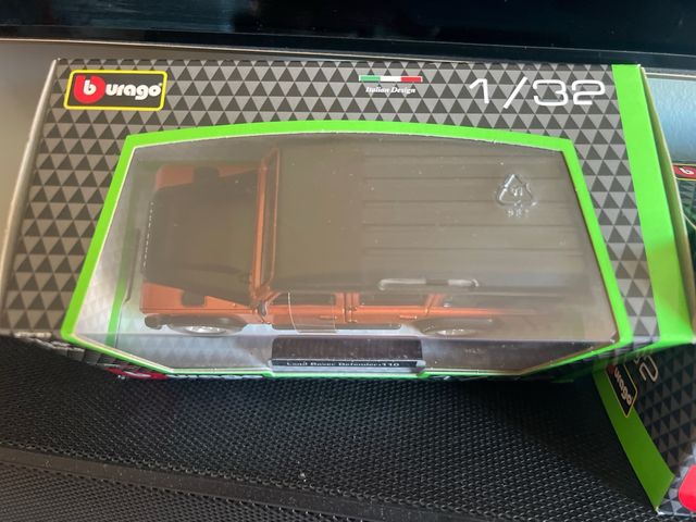 3 Burago Land Rover Defender 110 1/32