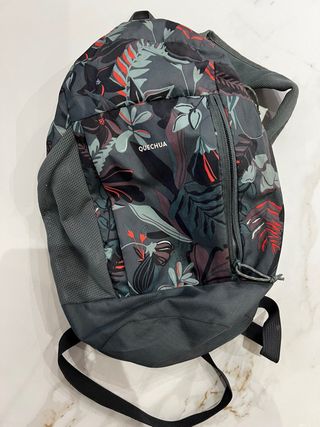 Mochila Quechua floral gris multicolor