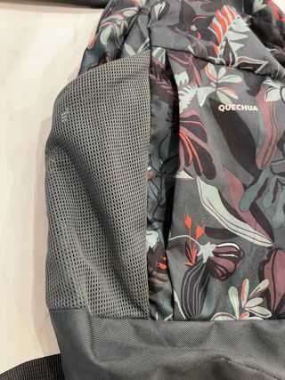 Mochila Quechua floral gris multicolor