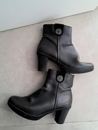 Botines negros tacón