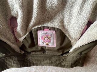 Abrigo Holy Pretty verde con forro blanco